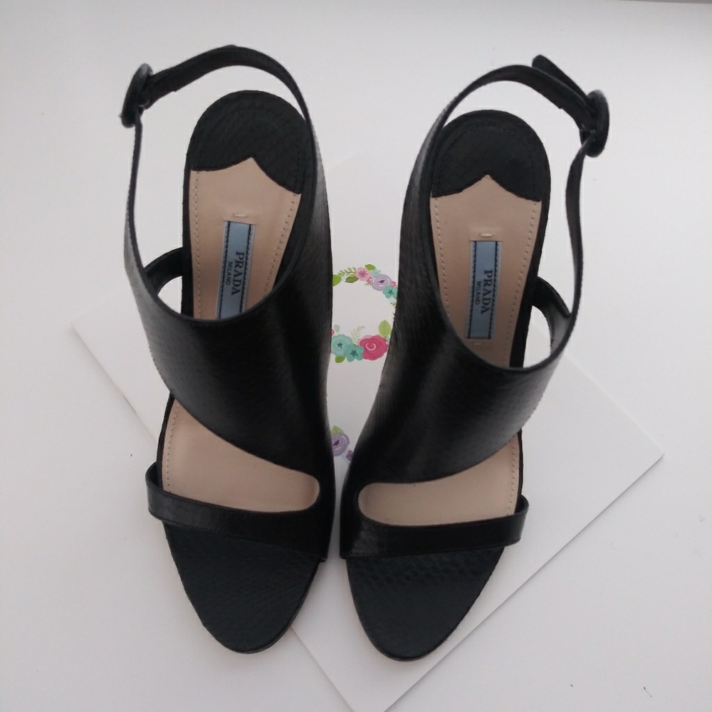 NWOT Authentic PRADA Leather heels. - Picture 2 of 8